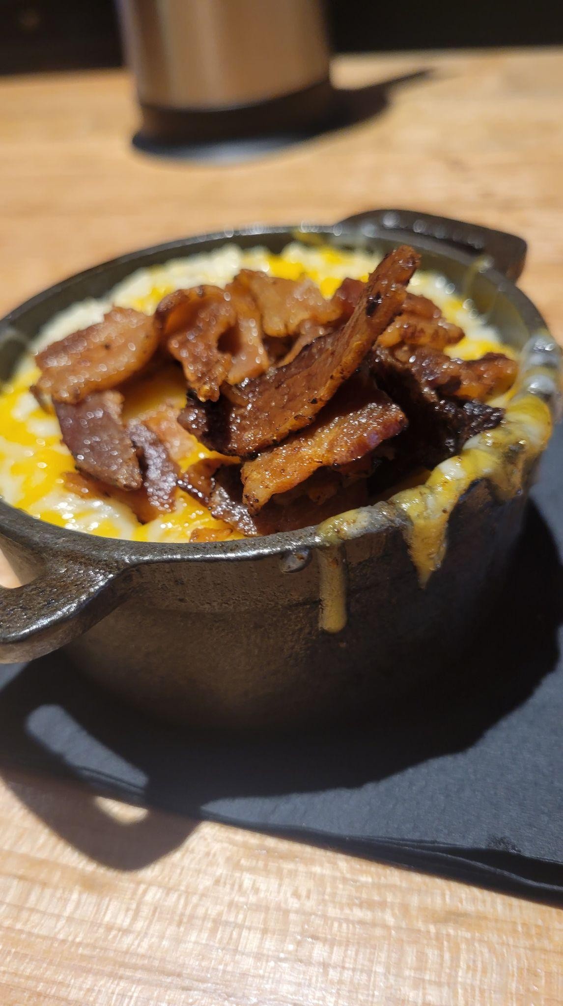 CREAMY CHEESY BACON GRITS