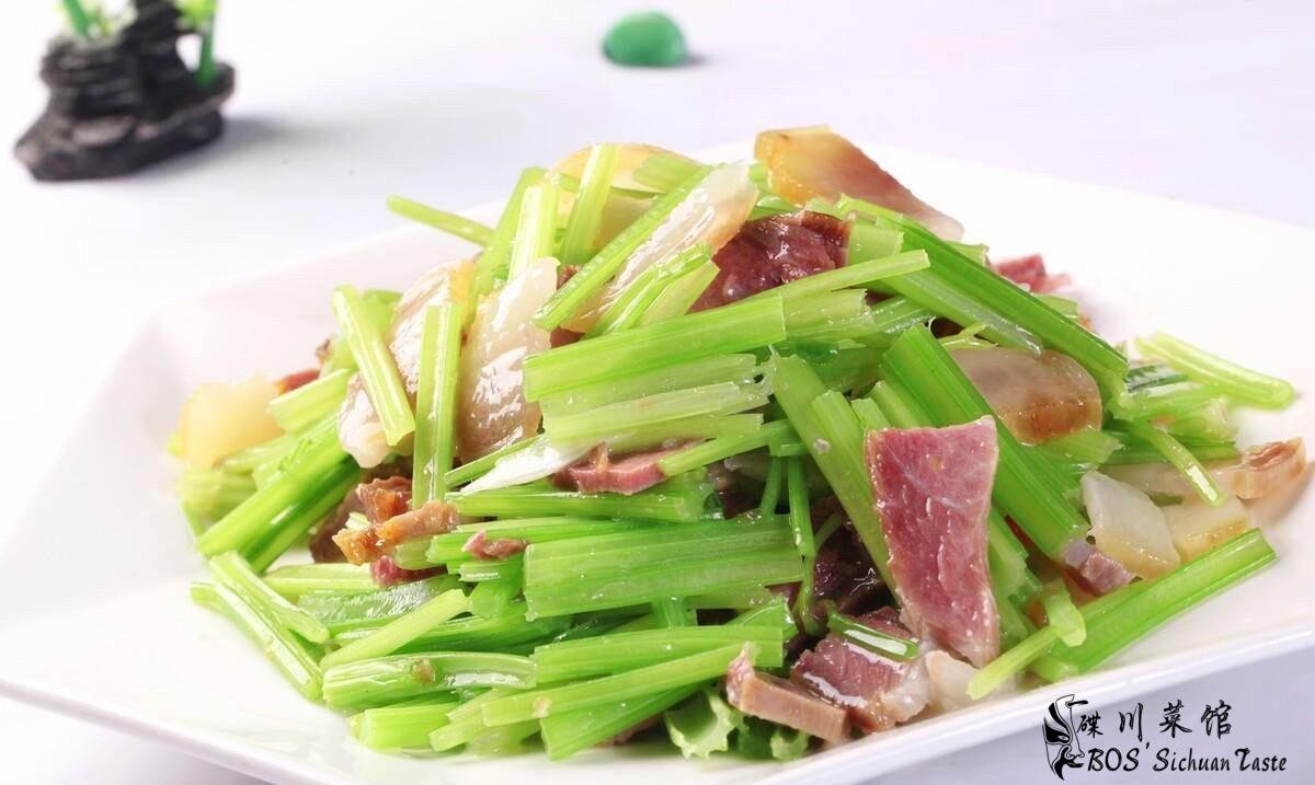 中芹炒腊肉sauteed chinese celery with old bacon