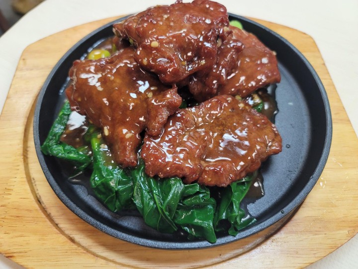 B10 铁板玉树牛柳Sizzling Beef with Chinese Broccoli in Oyster Sauce