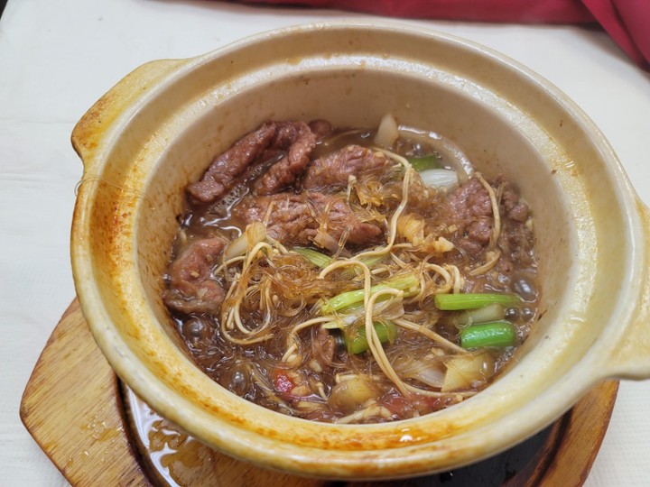 B5 沙茶金菇粉丝牛肉煲 Braised Beef with Enoki Mushroom and Vermicelli Casserole(Satay Flavor)