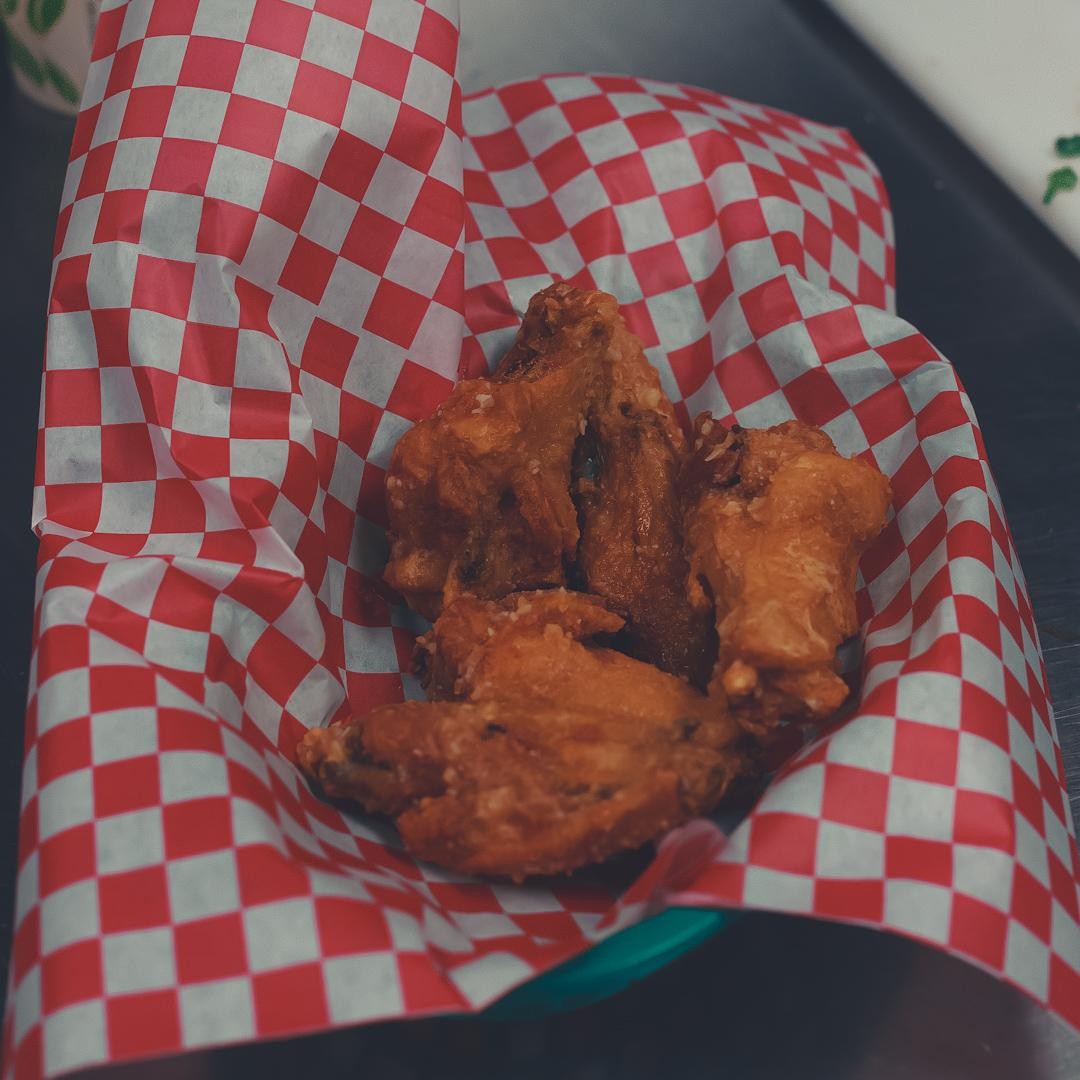 Half Dozen Wings (6)