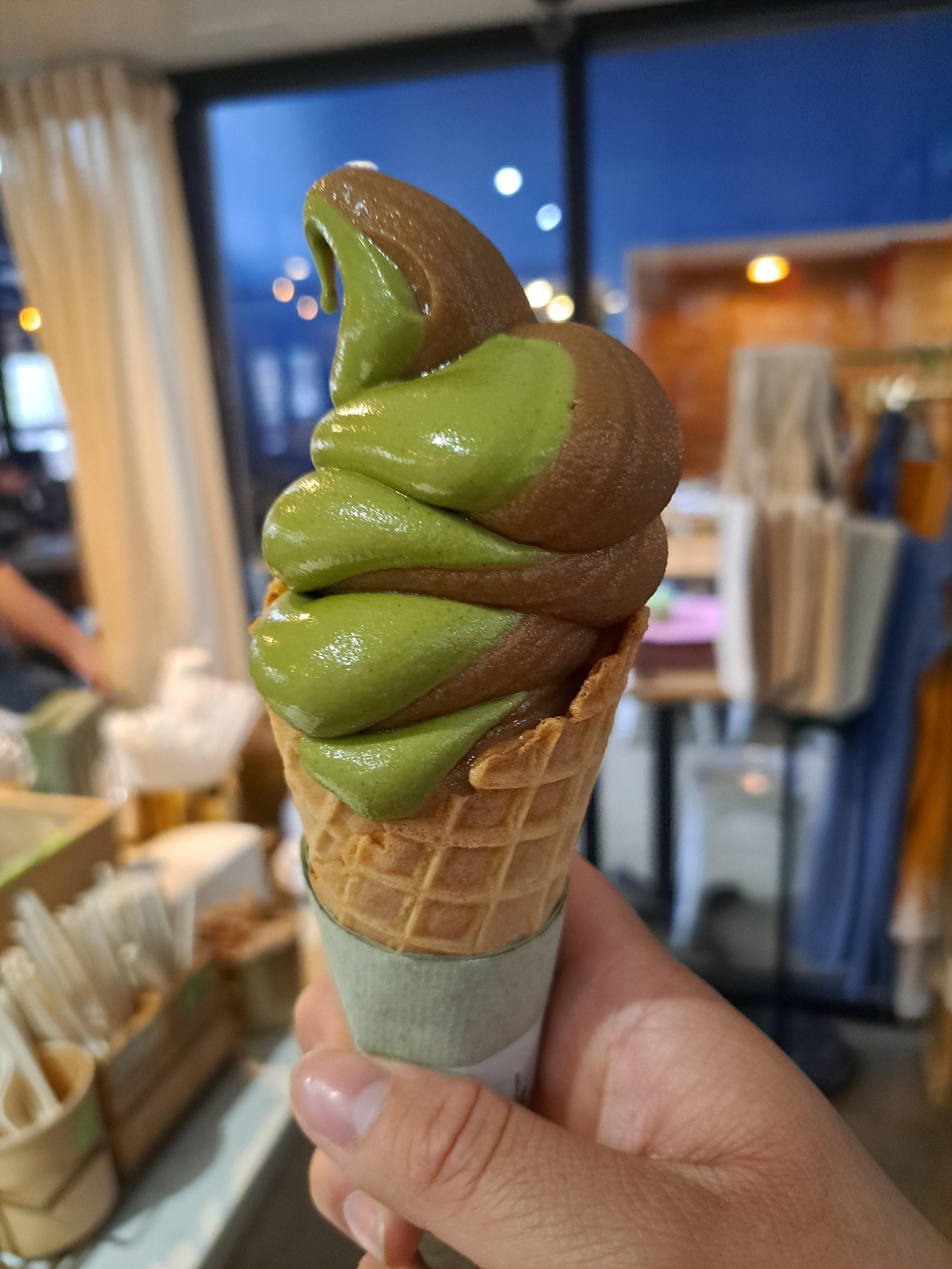 Swirl Soft Serve(Matcha&Okinawa)