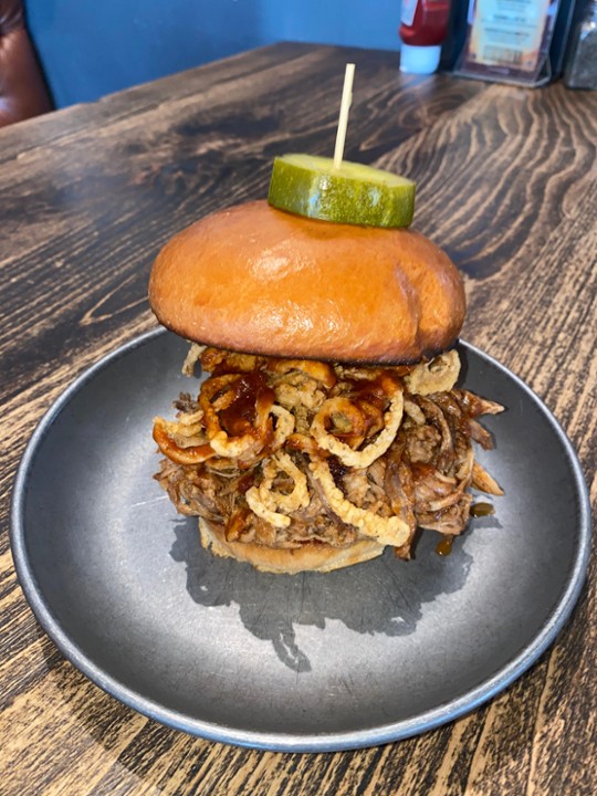 BBQ PULLED PORK SANDWICH