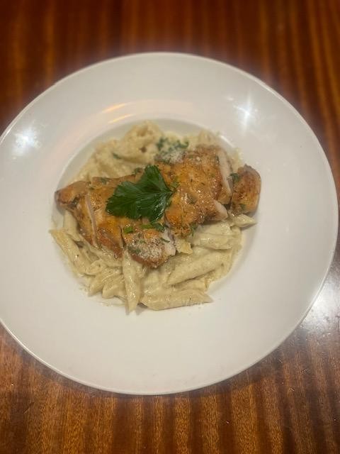 CHICKEN PENNE ALFREDO