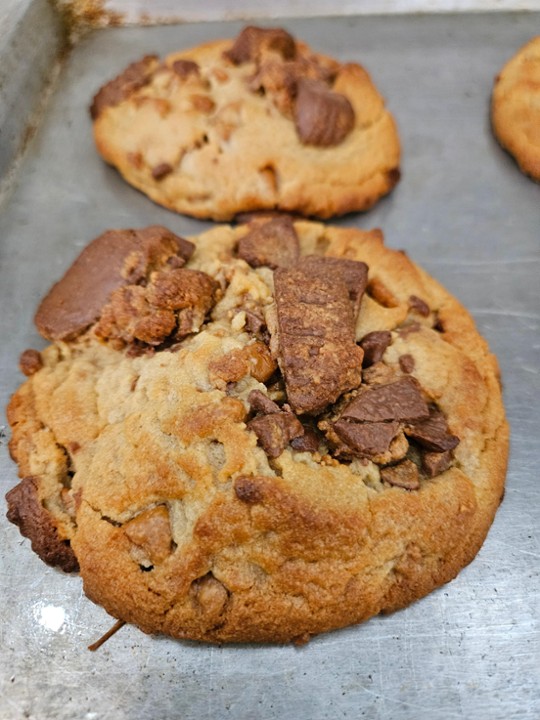 Big Peanut Butter Cup Cookie