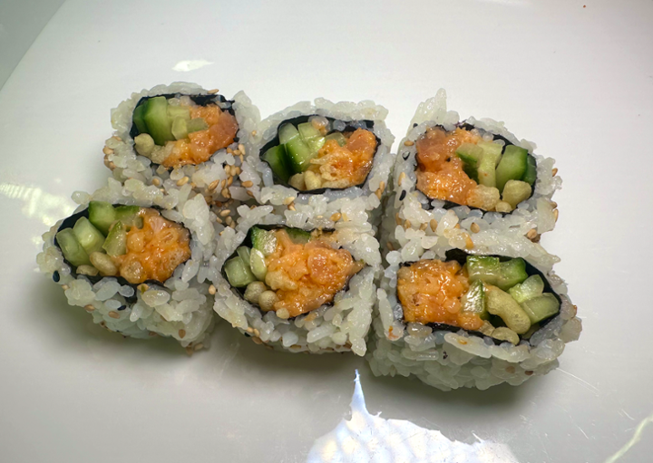 Spicy Salmon Roll*