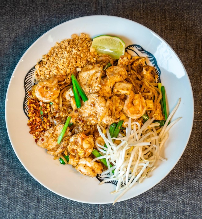 Pad Thai Chicken (half tray)