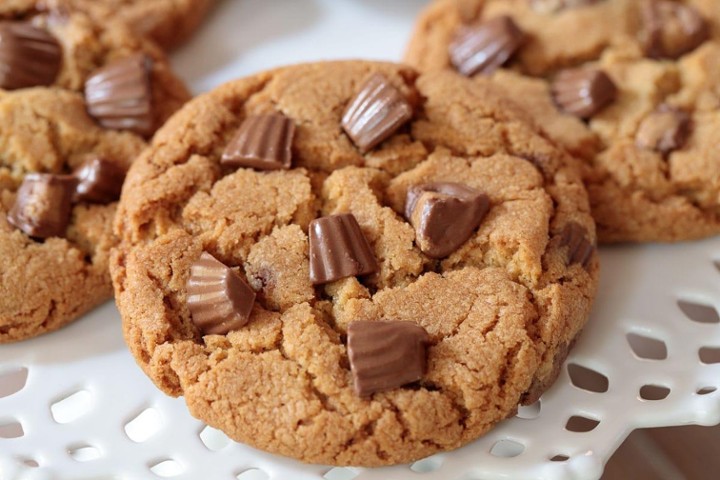 Giant Fresh-baked REESE'S Chunk Cookie