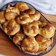 GARLIC KNOTS (5)