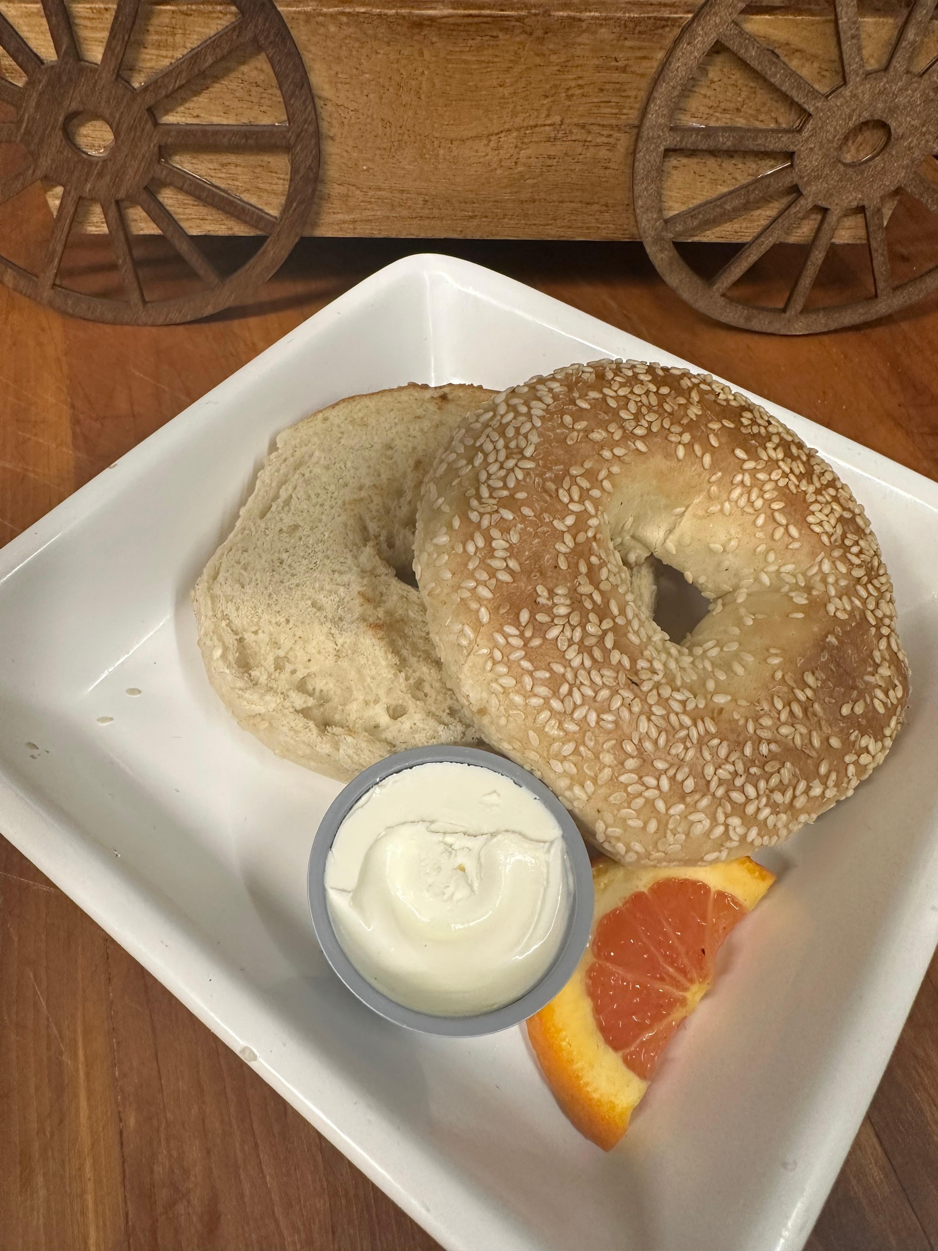 Assorted Bagel w/ Cream Cheese