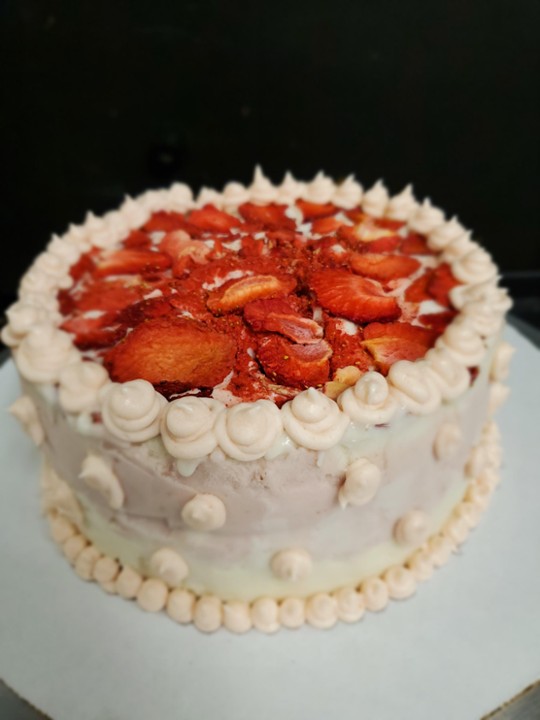 (PRE-ORDER) Strawberry Icecream Cake