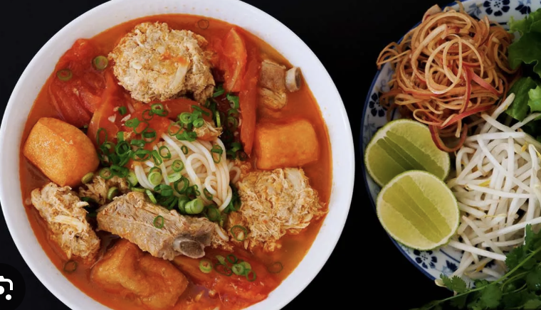 Bún Riêu ("rieu" meaning crab paste) Noodle Soup