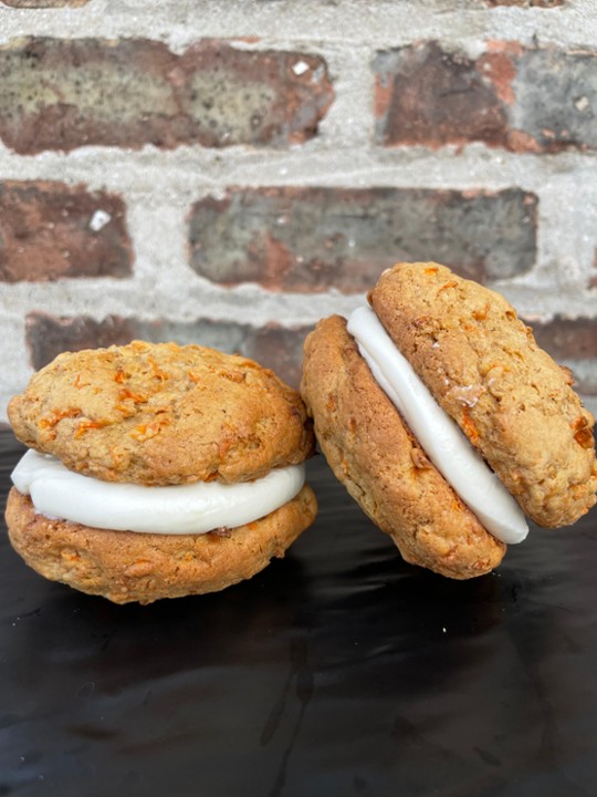 Carrot Cake Whoopie Pie