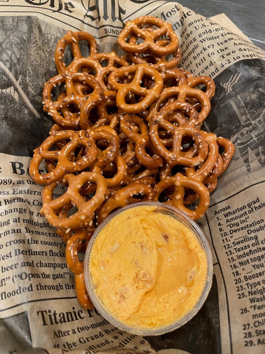 Mini Pretzels & Cheese Dip