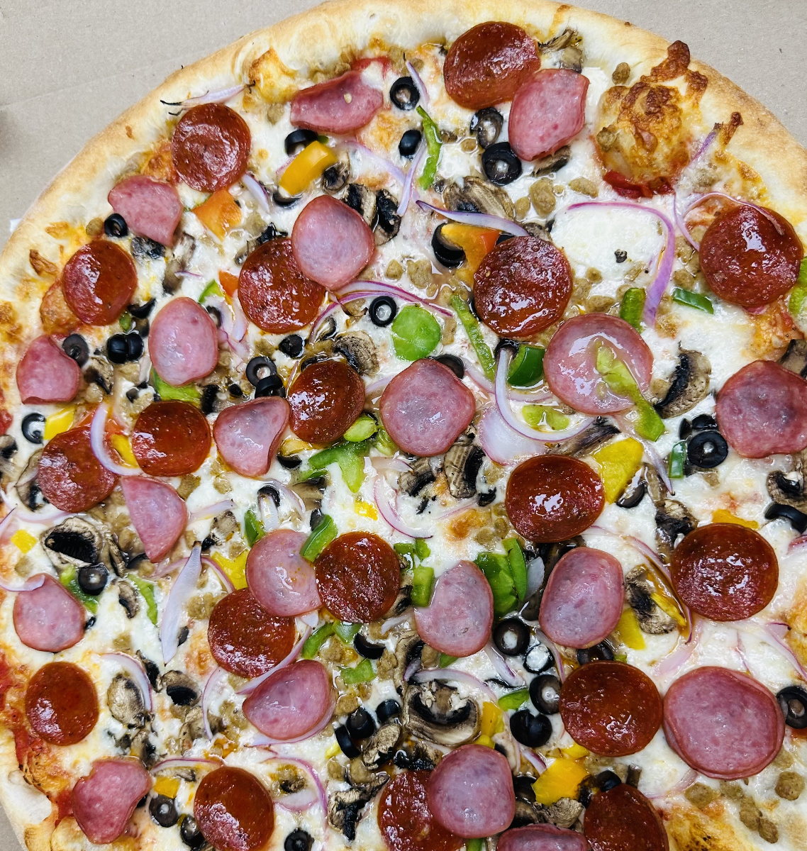 14" Deluxe Pizza