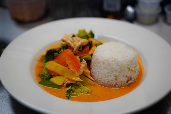 L Red Curry