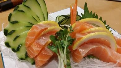 Salmon Sashimi (6pc)