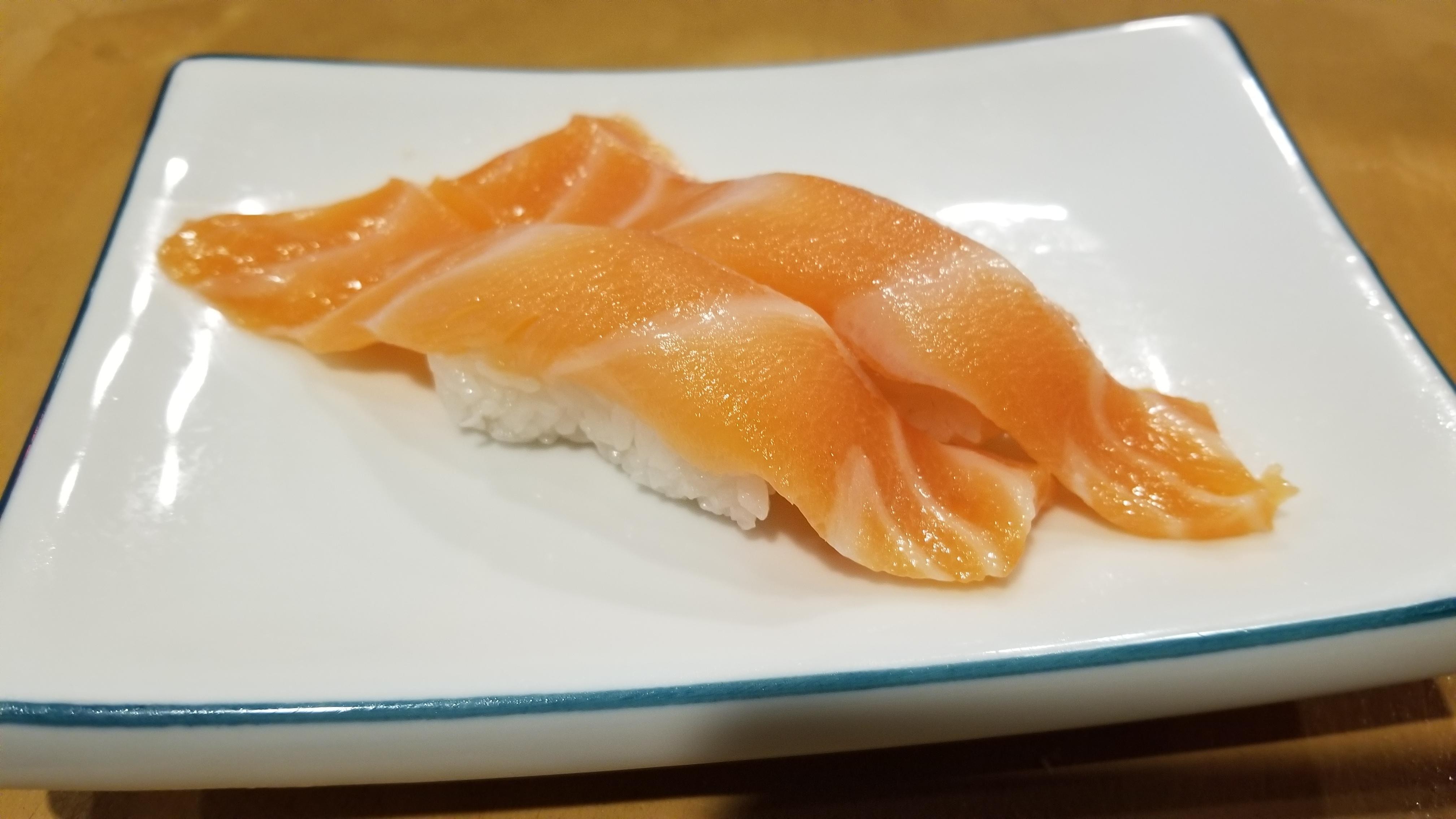 Salmon/ Sake Sushi (2pcs)