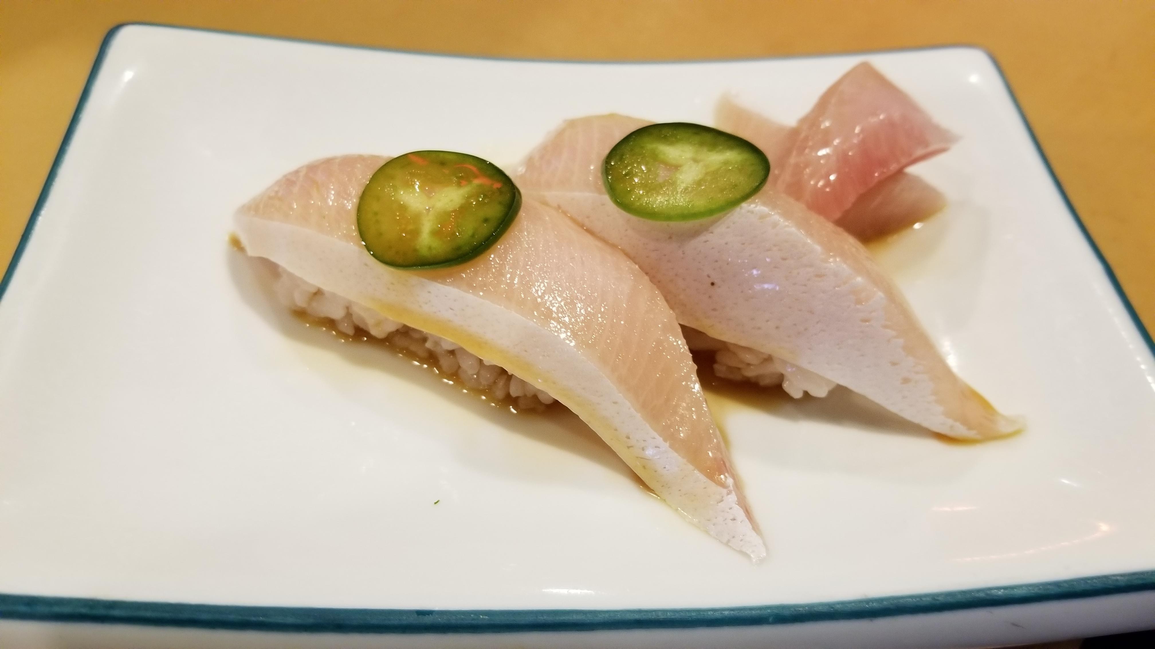 Yellowtail Belly Sushi (2pcs)