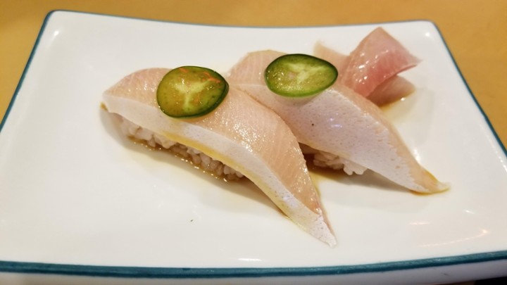 Yellowtail Belly Sushi (2pcs)
