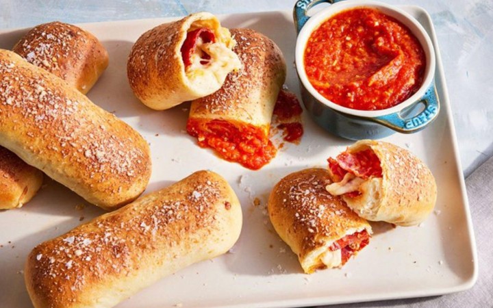 8 Pieces Pepperoni Rolls