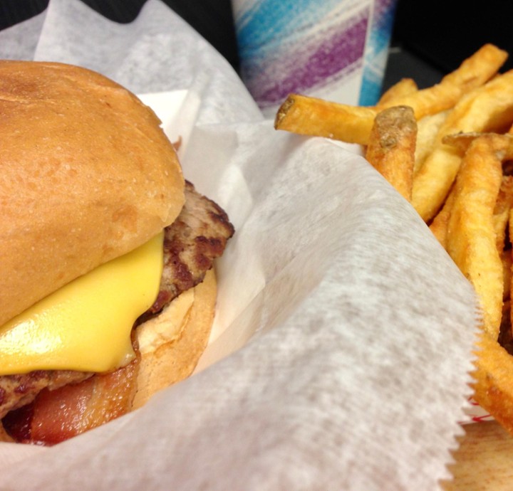 Kids' Burger w/Fries & Drink