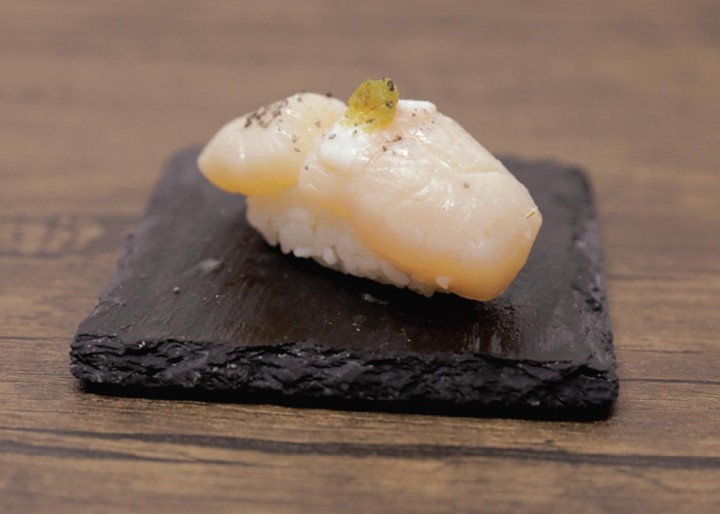 Jumbo Scallop Sushi 2 Pc