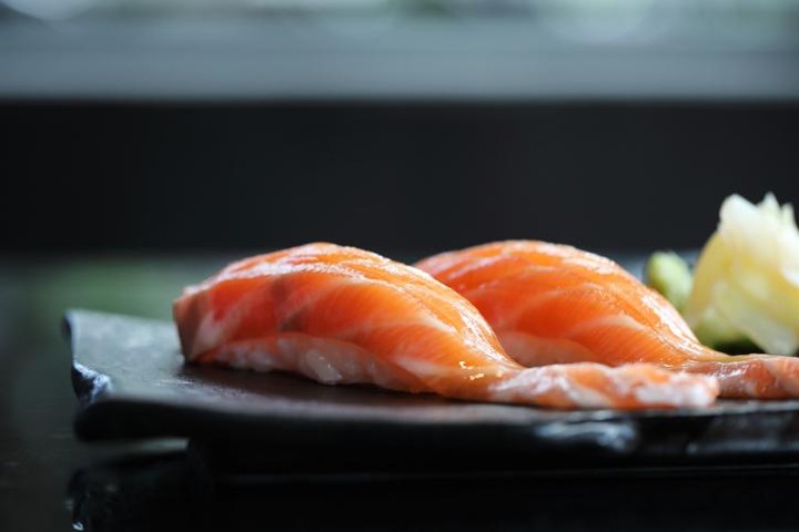 Salmon Belly Sushi (2pcs)