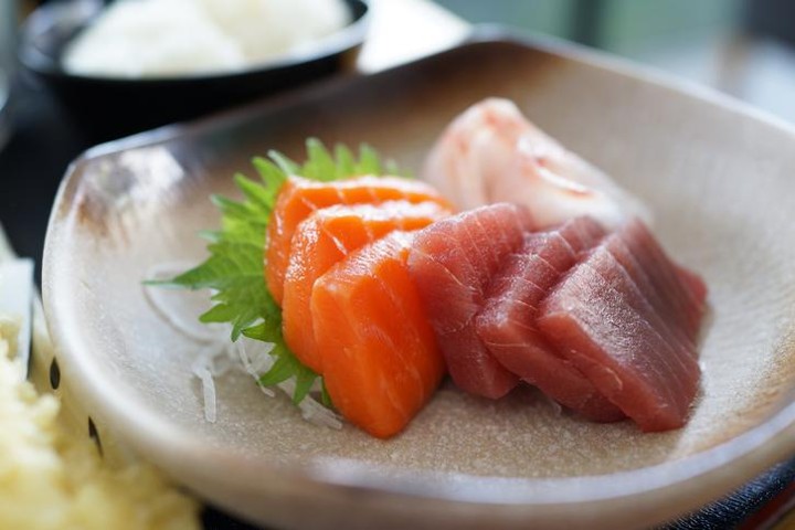 Pick 2 Sashimi (8pcs)