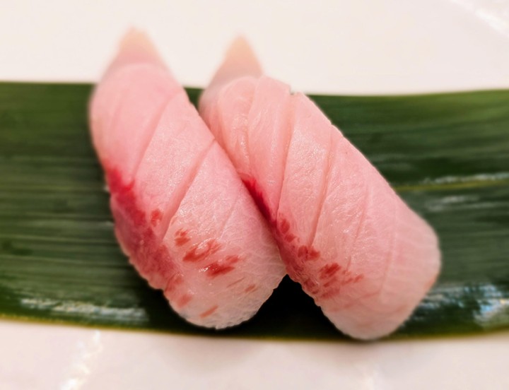 Yellowtail Sushi (2pcs)