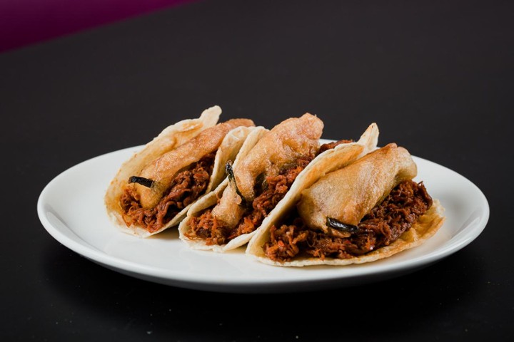 PLATE 3 - 3 TACOS LLORARAS