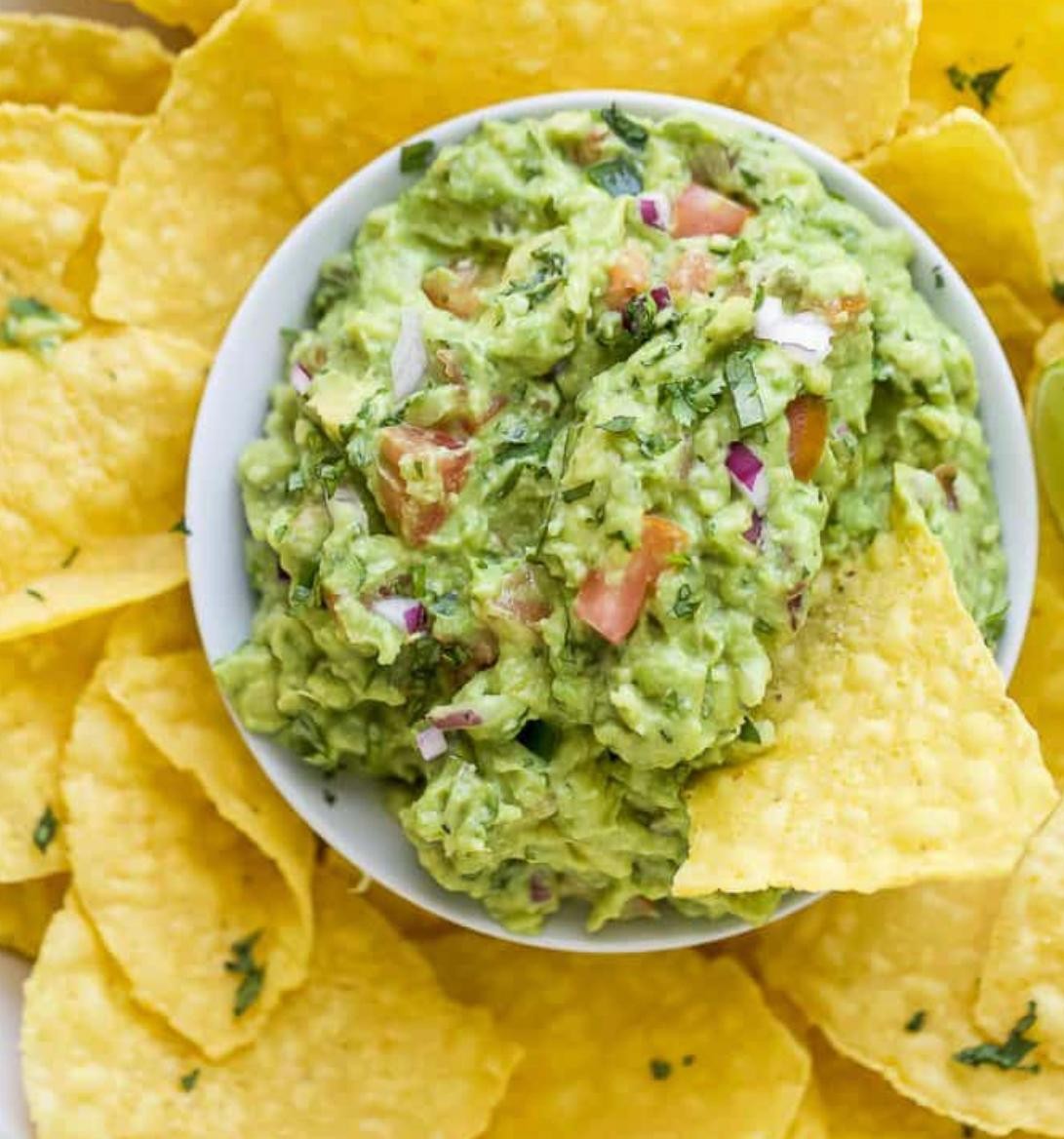 Guacamole ( 8oz ( 1 Cup) with small bag of fresh Corn Chips
