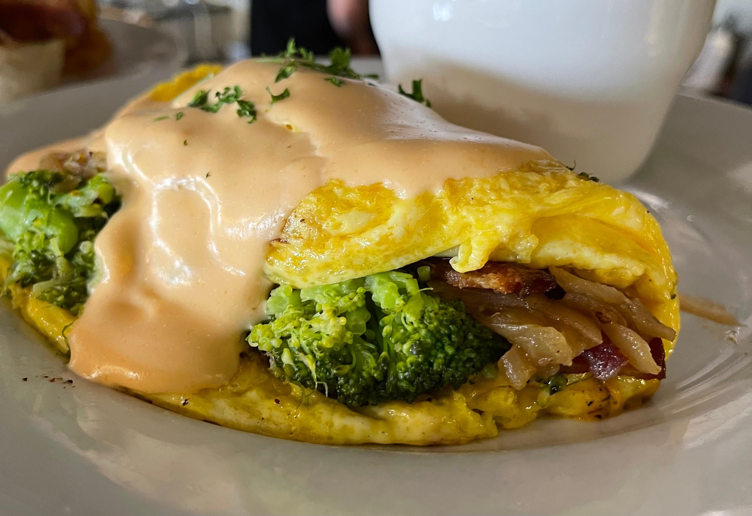 BROCCOLI CHEDDAR OMELET