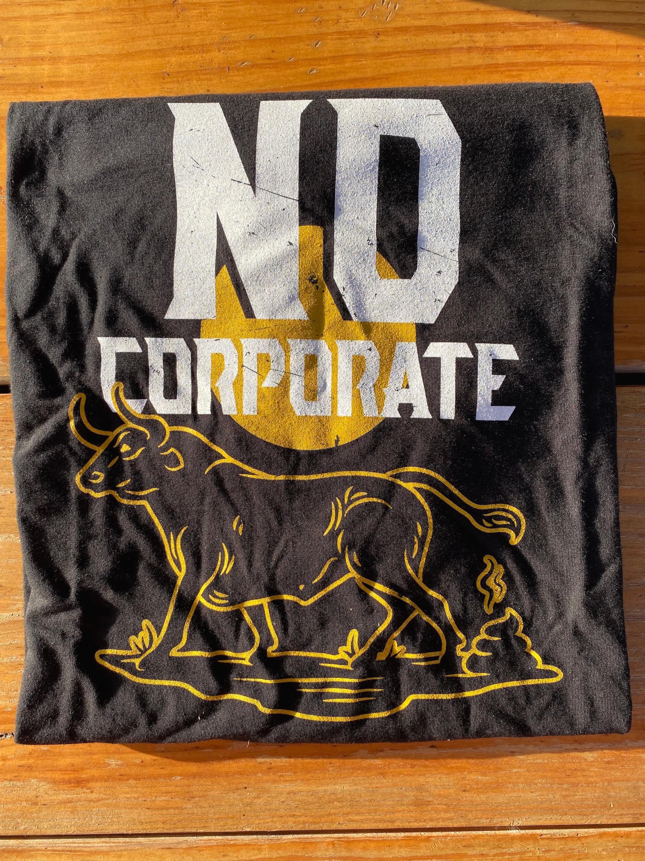 T-shirt - No Corporate