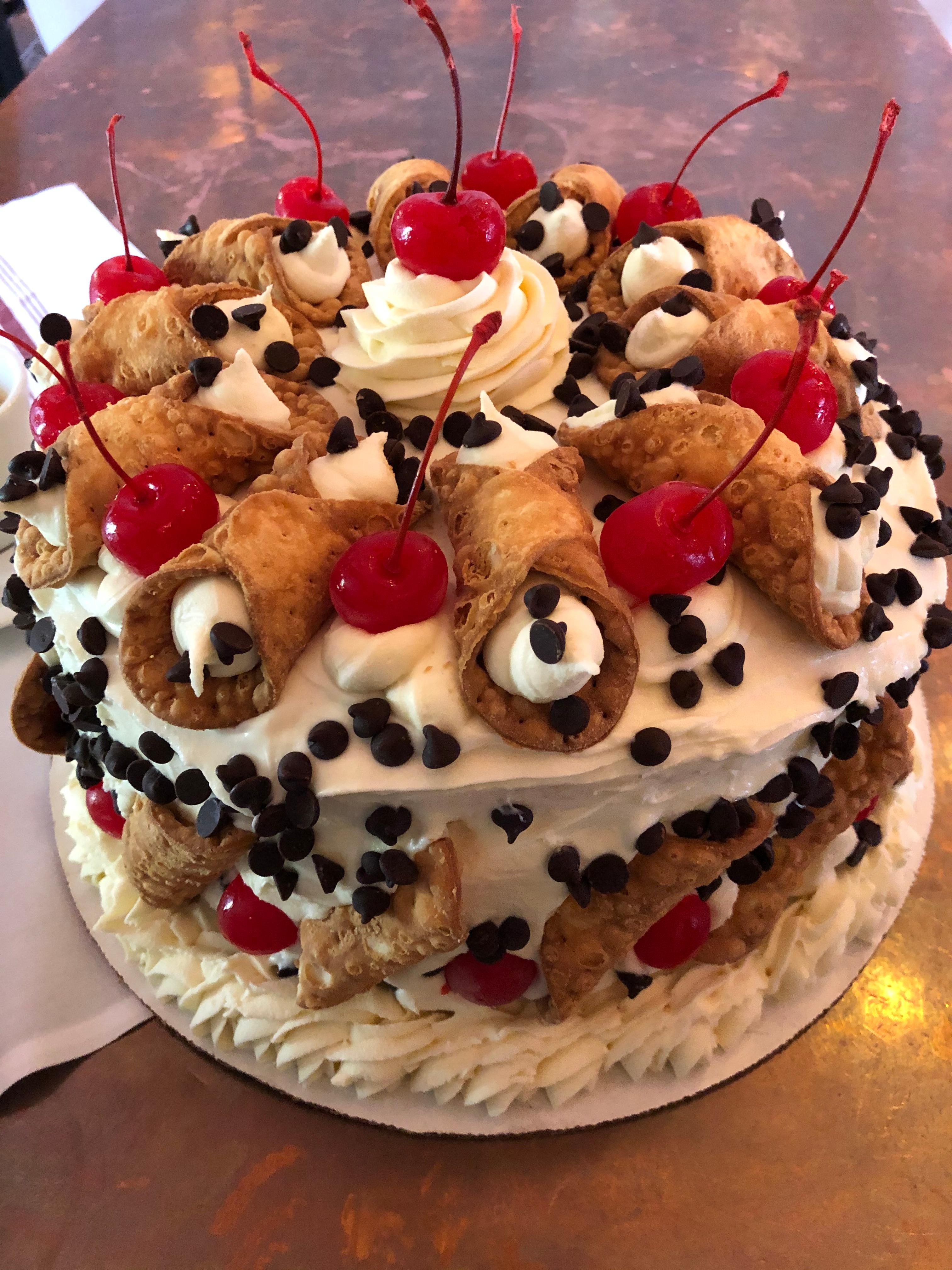 Vito's Cannoli Cake (Slice)