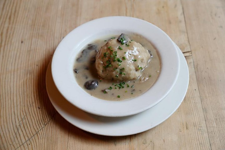 Bread Dumpling with Mushroom Sauce (v)