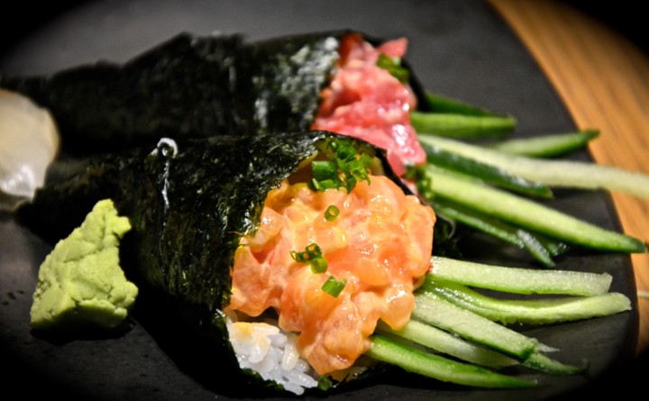 Spicy Salmon Handroll