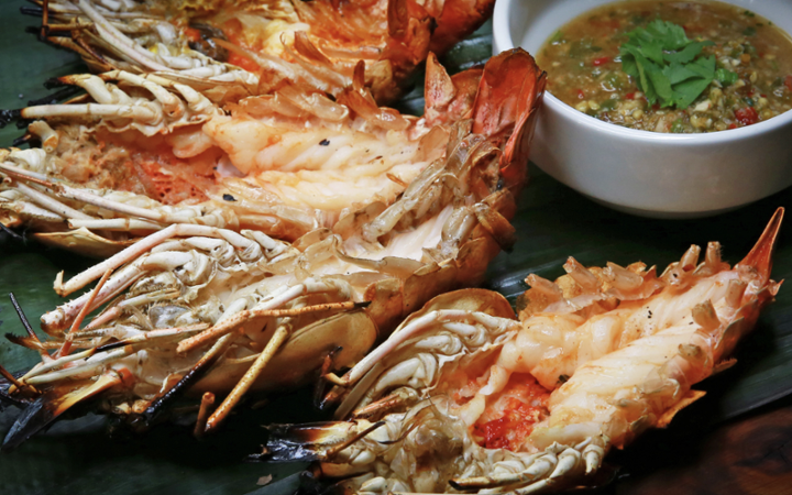 R8 Goong Yang (Grilled River Prawns) Spicy sauce level 2 on a side