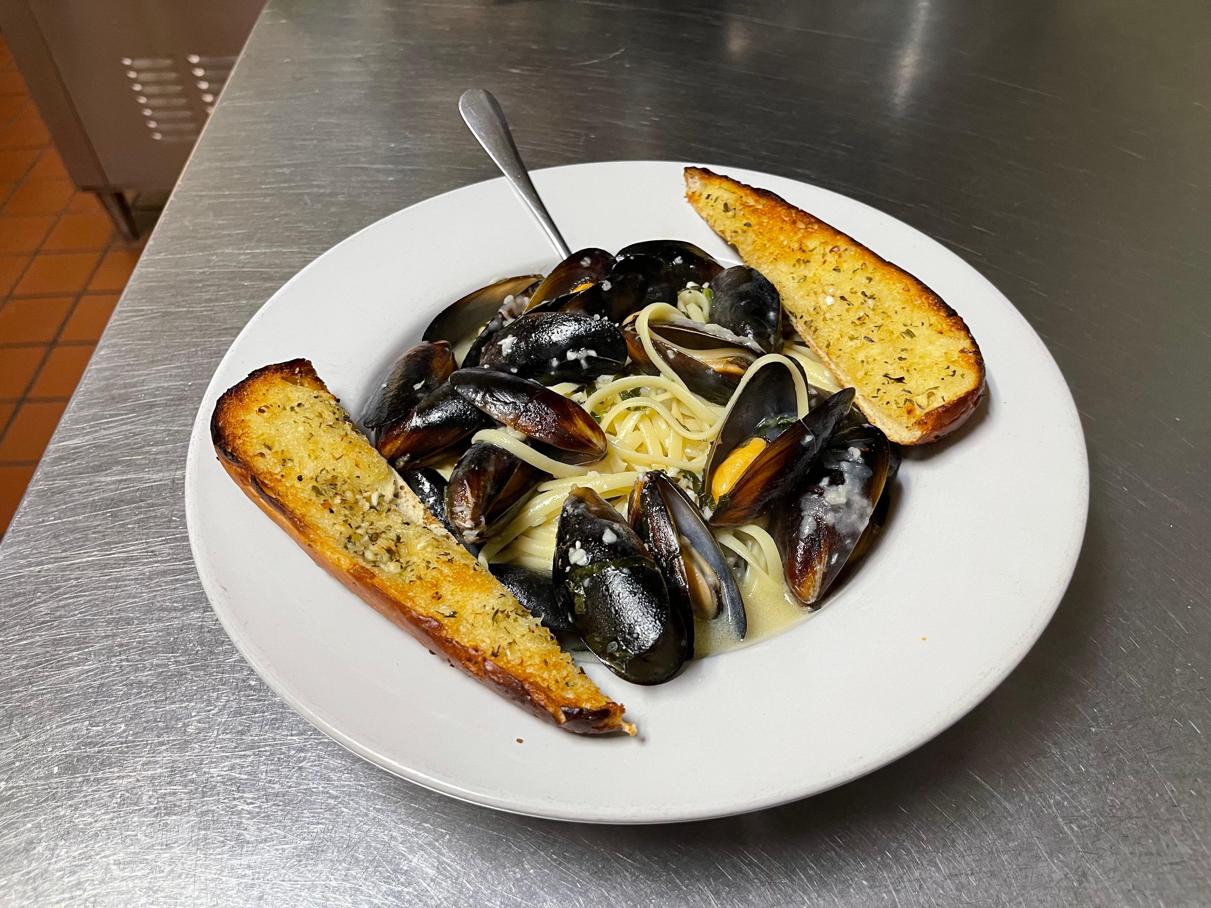Mussels Over Linguine
