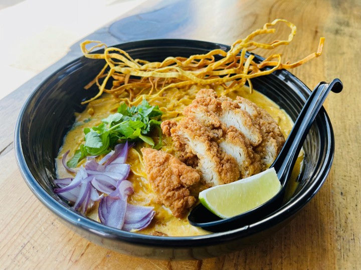 Crispy Chicken Khao soi