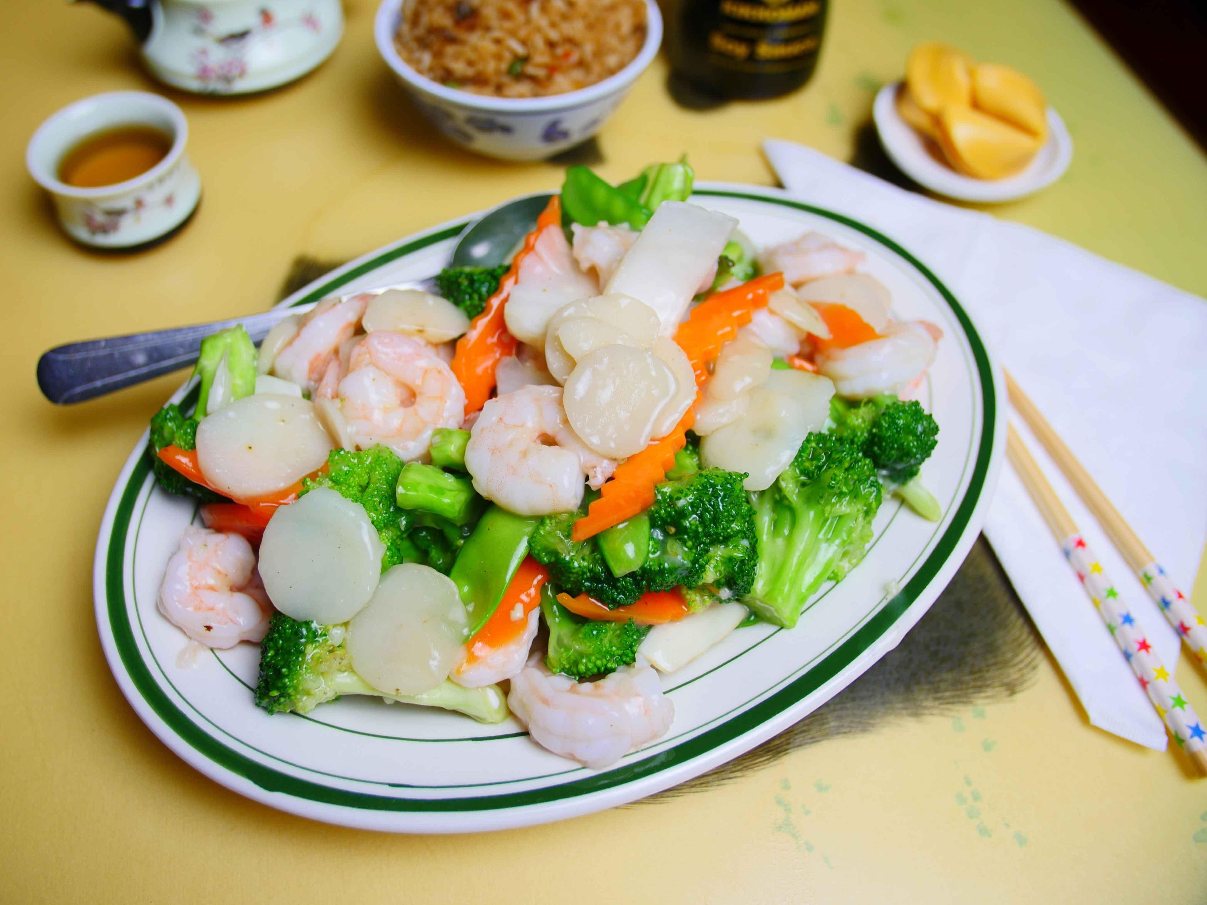 L31 Shrimp and Vegetables in White Sauce