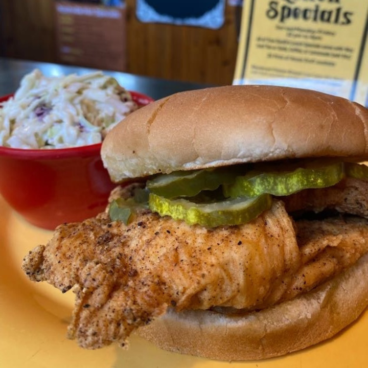 Fried Chicken Sandwich w/small fixin