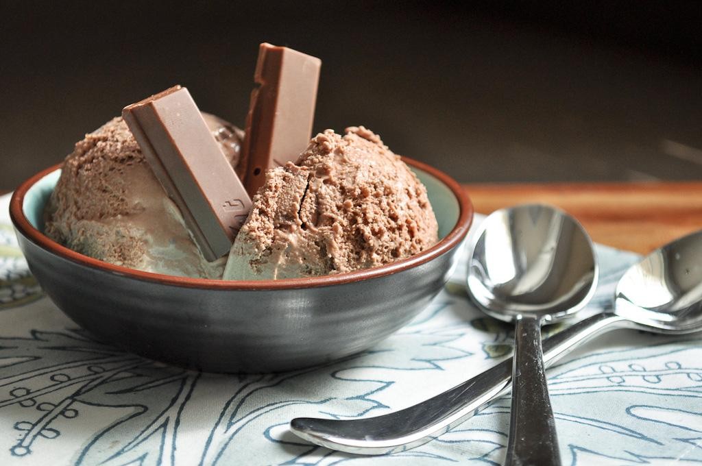 Kit Kat Chocolate ( Ice Cream Cup )