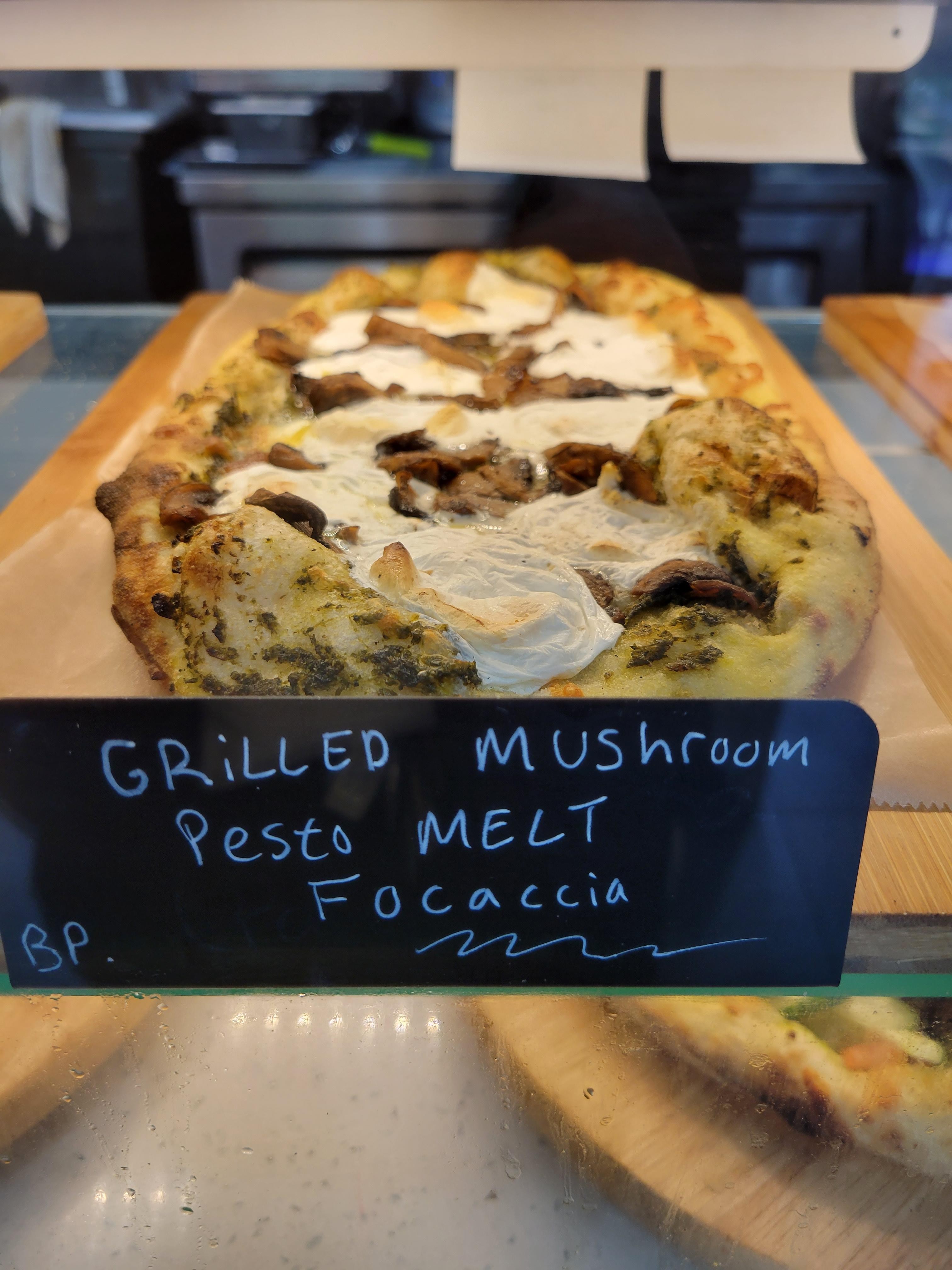 Grilled Mushroom Pesto Sourdough Pizza (2)