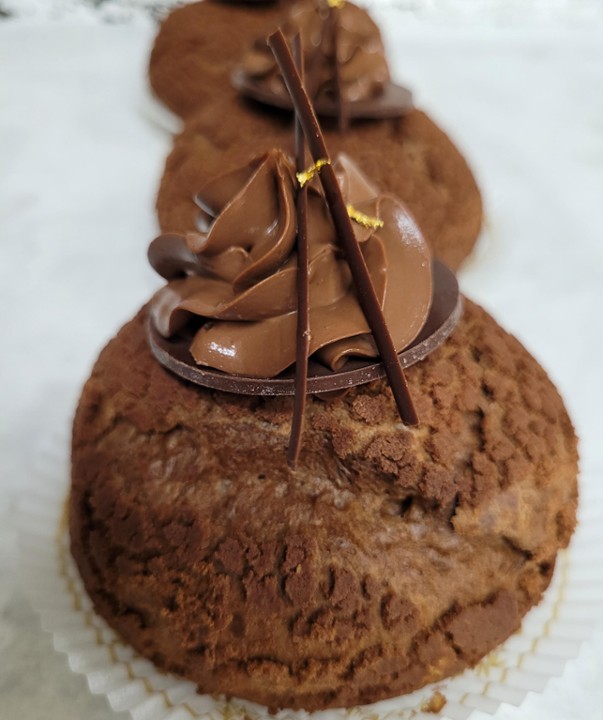 Chocolate Choux au Craquelin
