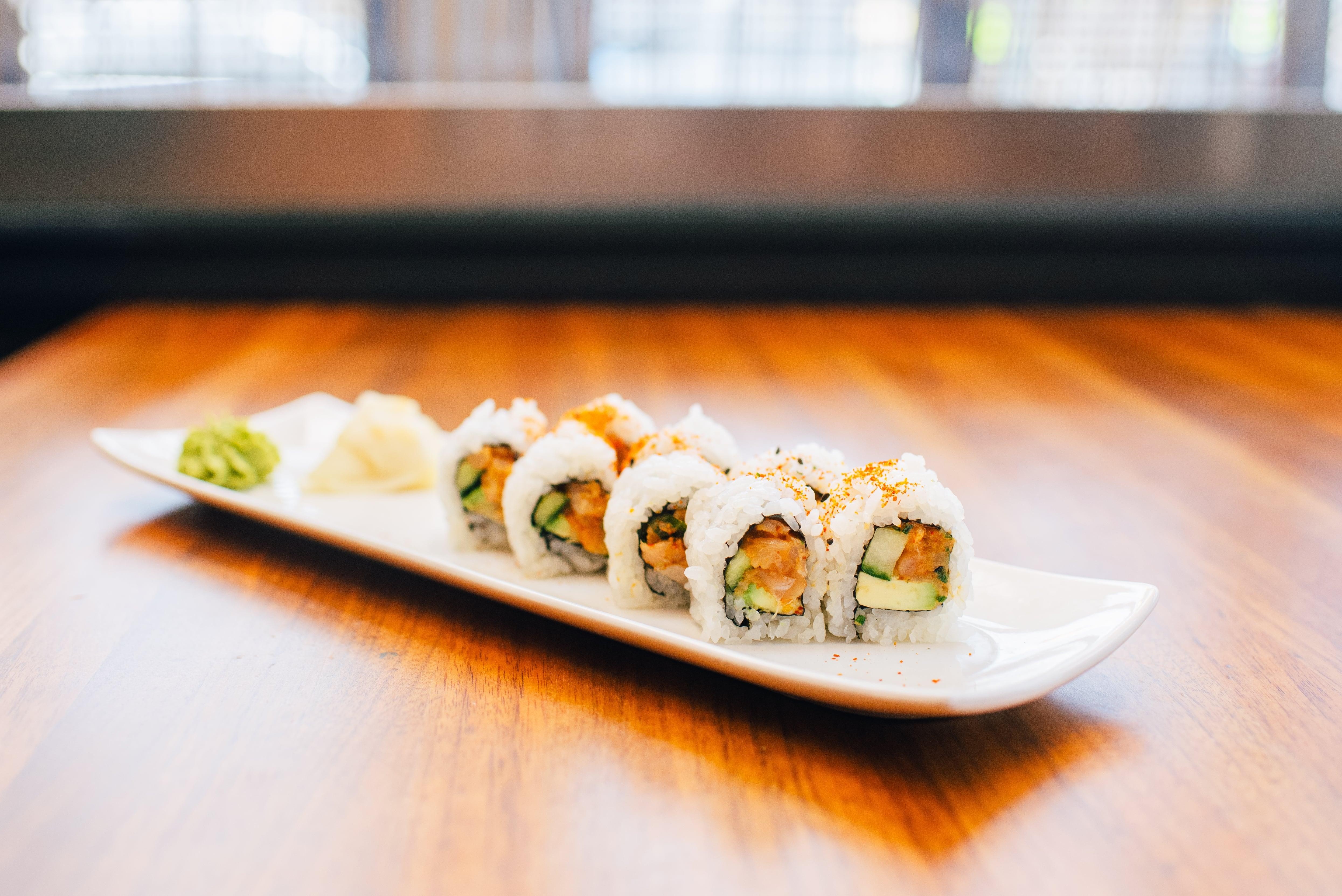 spicy yellowtail roll