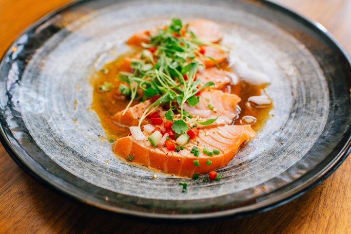 seared salmon sashimi