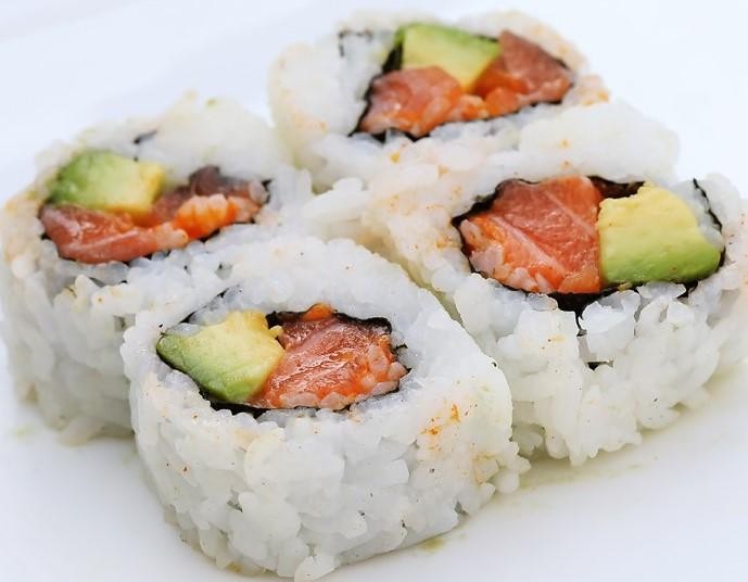 Spicy Salmon Roll (Raw) (with Crunch)