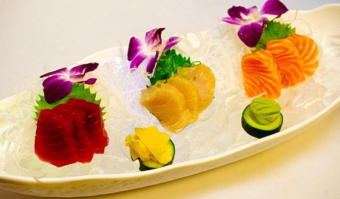 Sashimi Small (9 pieces of Assorted Seafood)