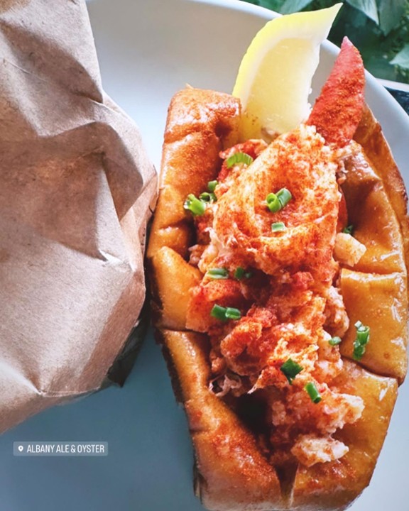 BROWN BUTTER LOBSTER ROLL